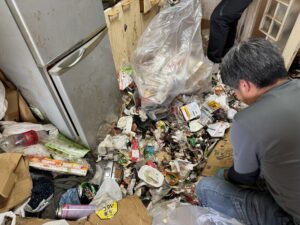 北海道でゴミ屋敷片付けを行うこころ屋の作業前の室内の状態