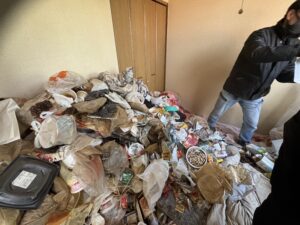 北海道でゴミ屋敷片付けを行うこころ屋の作業の室内の状態